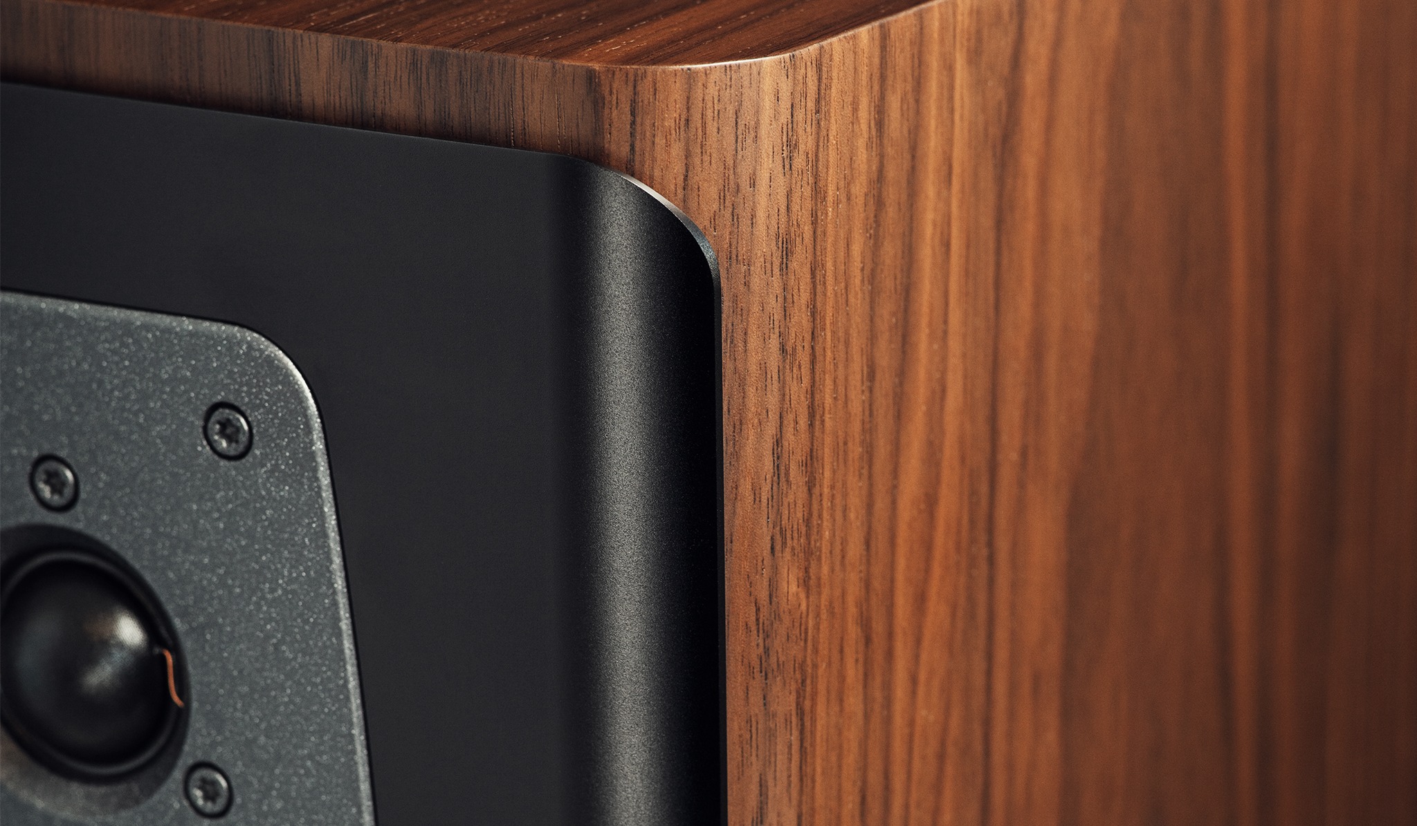 Dynaudio Contour 30i_CloseUp_2048x2048px